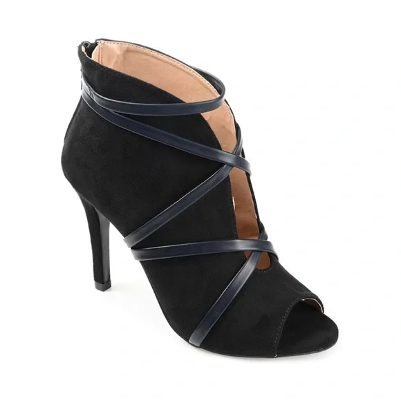 Journee Collection Samara black bootie 8 wide - Picture 1 of 5
